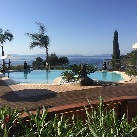 Le Rayol-Canadel-sur-Mer Les Lauriers Rosesアパートホテル エクステリア 写真