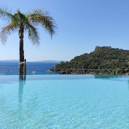 Le Rayol-Canadel-sur-Mer Les Lauriers Rosesアパートホテル エクステリア 写真