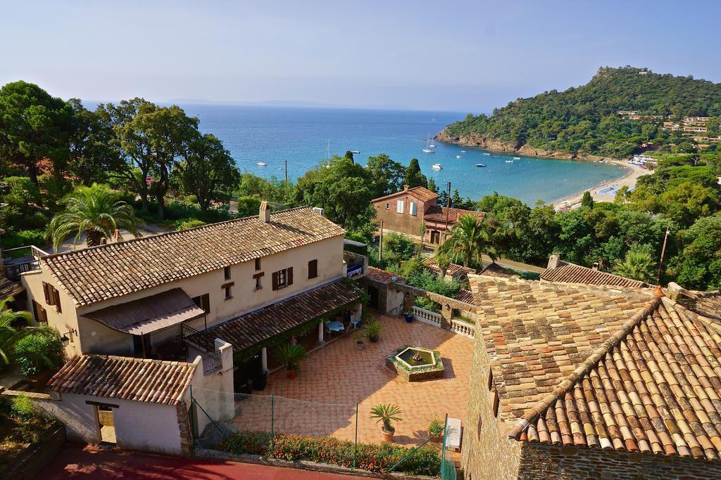 Le Rayol-Canadel-sur-Mer Les Lauriers Rosesアパートホテル エクステリア 写真