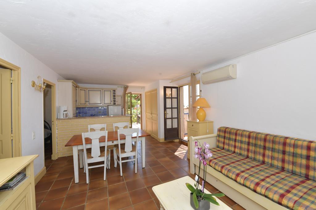 Le Rayol-Canadel-sur-Mer Les Lauriers Rosesアパートホテル エクステリア 写真