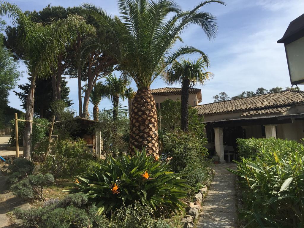 Le Rayol-Canadel-sur-Mer Les Lauriers Rosesアパートホテル エクステリア 写真