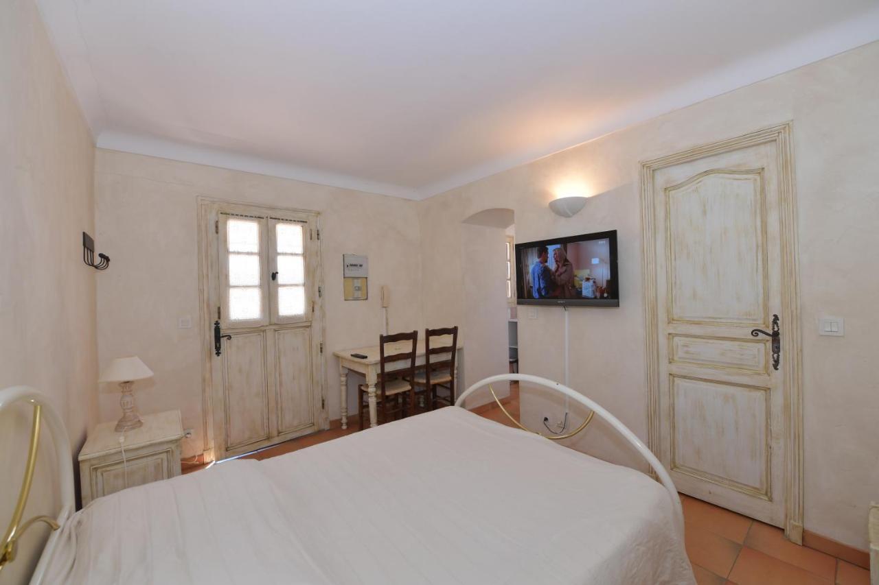 Le Rayol-Canadel-sur-Mer Les Lauriers Rosesアパートホテル エクステリア 写真