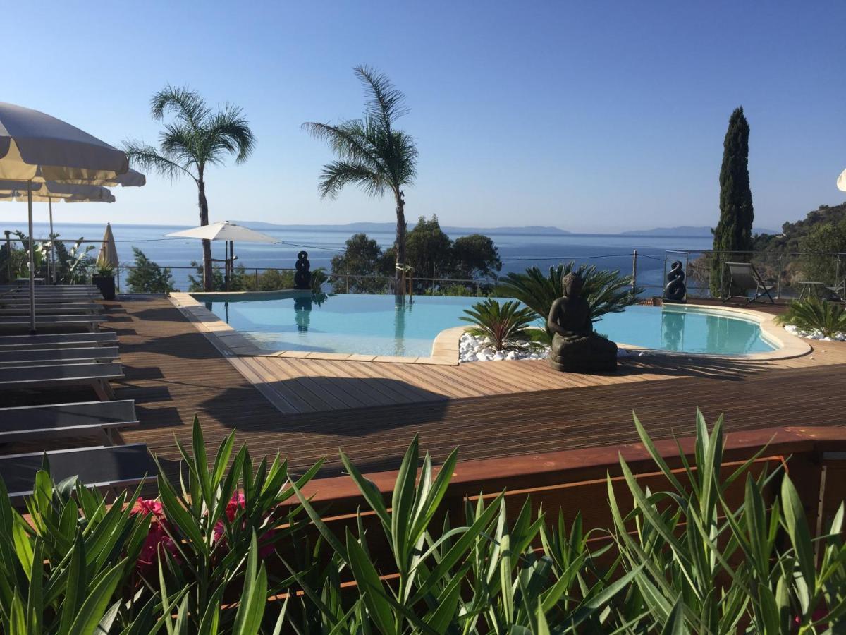 Le Rayol-Canadel-sur-Mer Les Lauriers Rosesアパートホテル エクステリア 写真